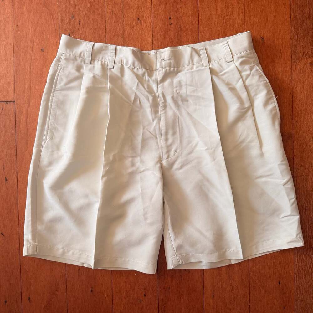Arnold Palmer Men's Pleated Front Chino Shorts Cream Size 36